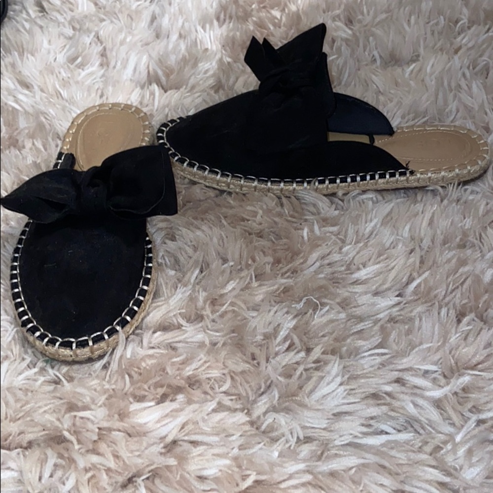 Loft bow-tie flats, size 6. NWOT.